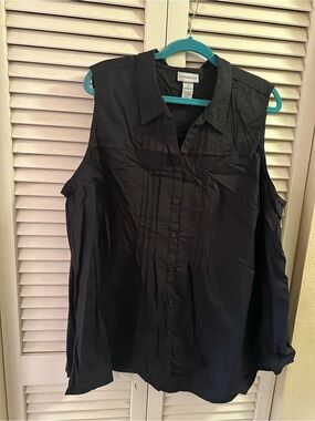 Catherines Black Sleeveless Button-Front Shirt